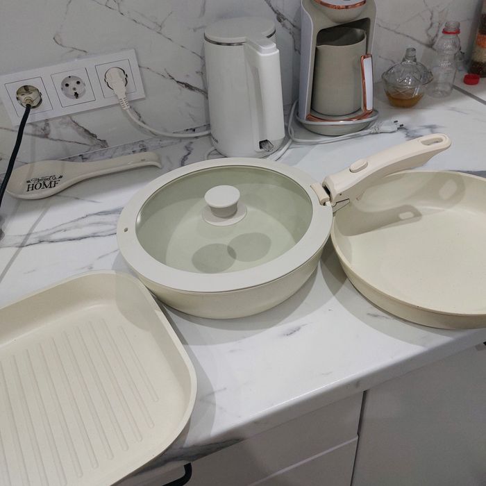 Продам набор сквородок.