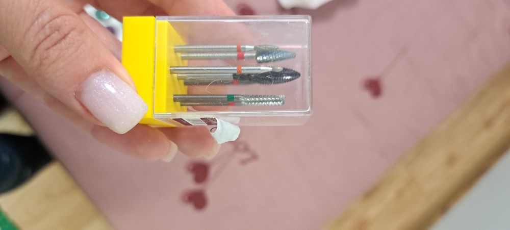 Ustensile unghii cu gel