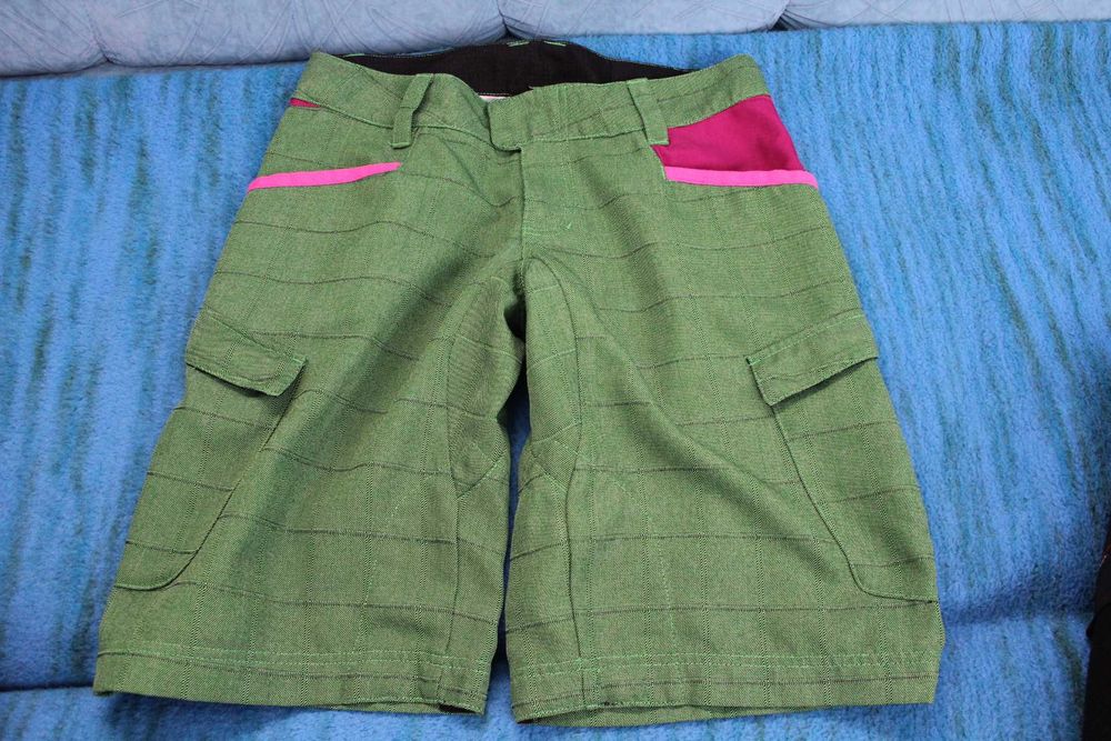 Pulover Scotch & Soda si pantaloni scurti Scott M