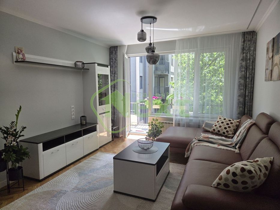 Дава се под наем Тристаен апартамент в София, Изток - 100 кв.м за 997.05 € - Снимка #1