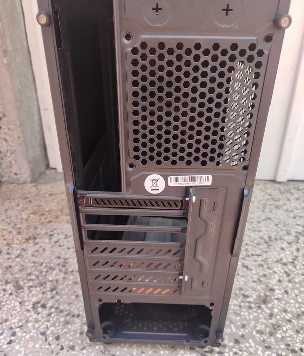 Кутия за настолен компютър