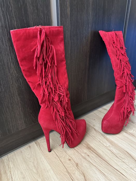 Червени ботуши платформа