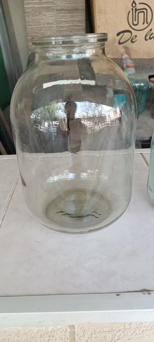 Банки 1л 2л 3л продам срочно