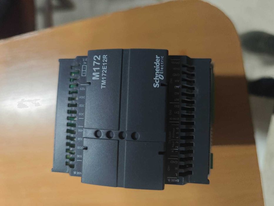 Продам Контроллеры Schneider TM 172 E 12 R