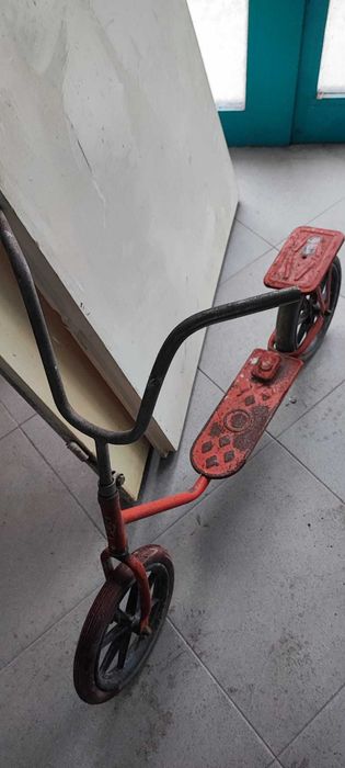 Стара ретро тротинетка