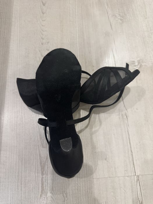 Обувки за латино танци