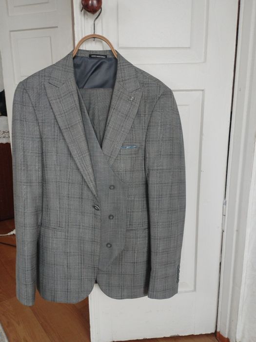 Продам костюм тройка