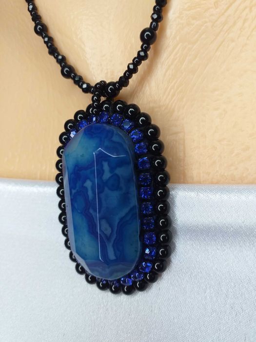 Стильный кулон с агатом.