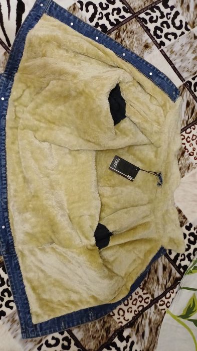 Продам джинсовую куртку новая