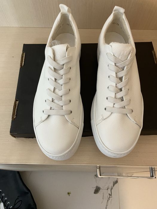 Adidasi, Paul Green,37, impecabili