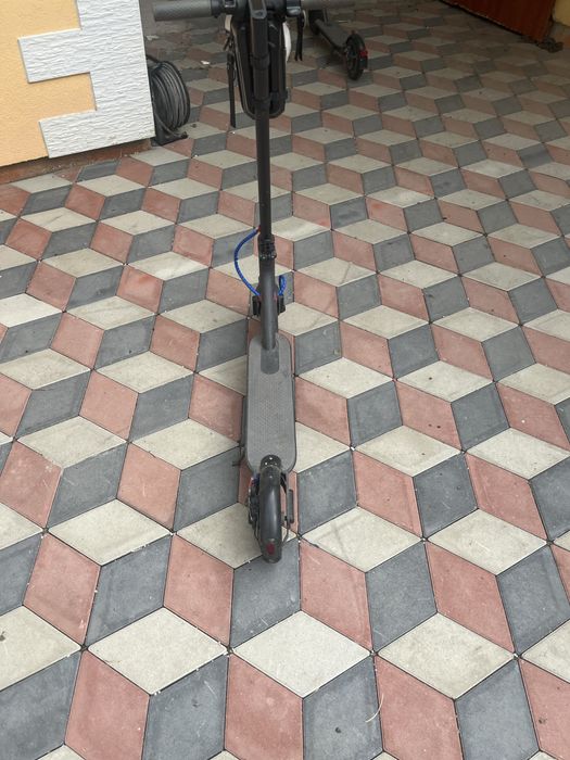 Vand totineta xiaomi m365 nu are nici un defect rotineta