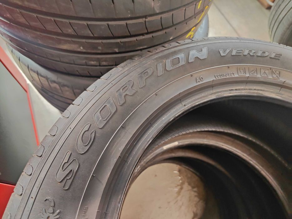 2бр. летни гуми 235/60/18 Pirelli