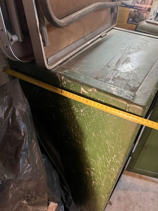 Vind bicicleta si canistre de metal si dulap de fier