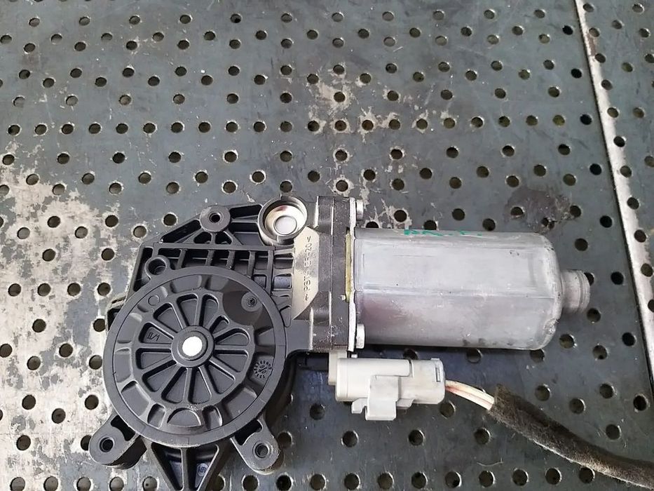 Motoras macara dreapta fata citroen berlingo 0130821762