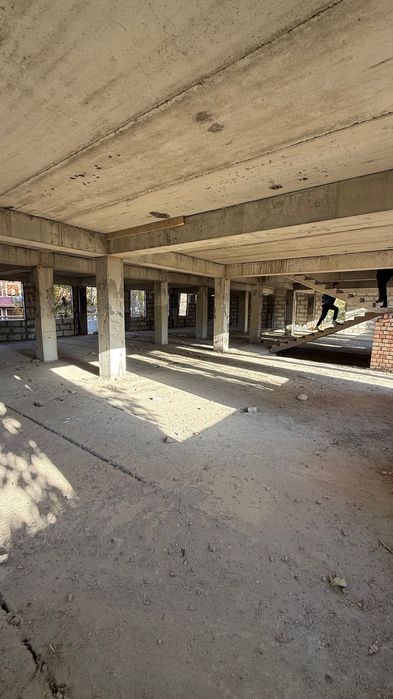 Noturar bino sotiladi