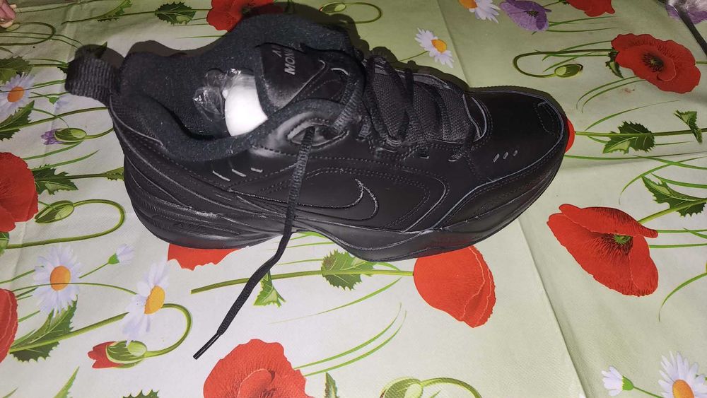 Nike Air Monarch IV Black