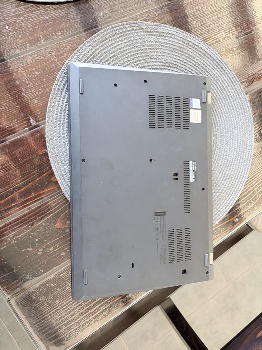 Vand laptop Lenovo T590
