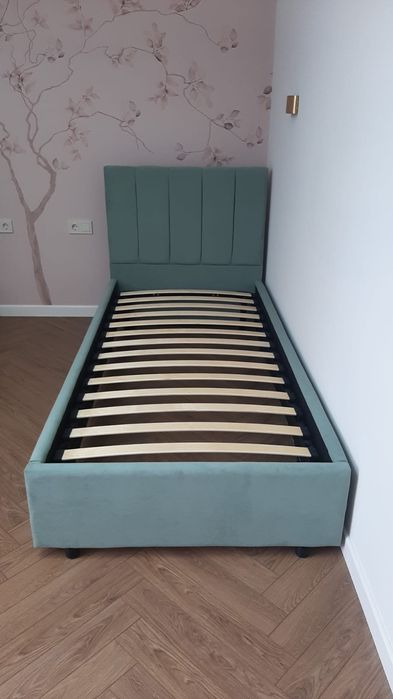 Продам кровать с матрасом новая