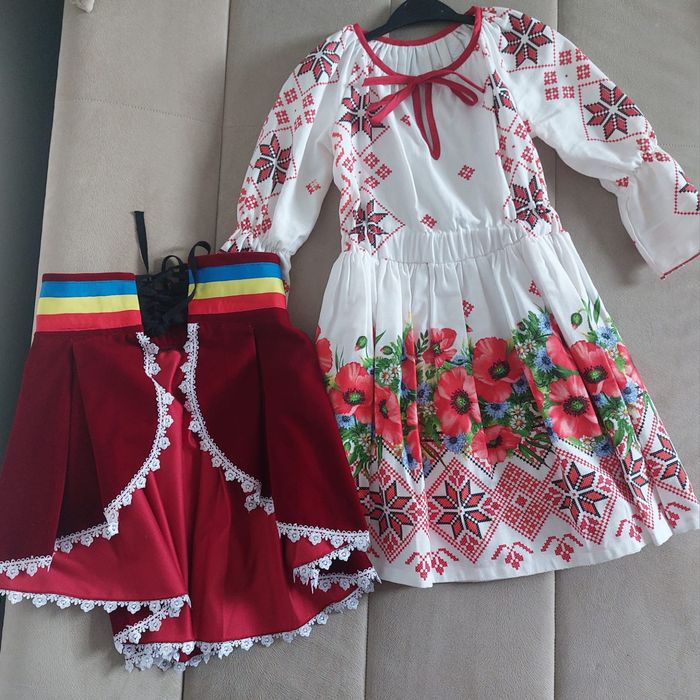 Vând rochiță 10-12 ani