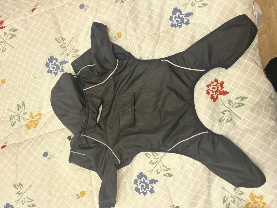 Продавам 4 нагръдника и яке