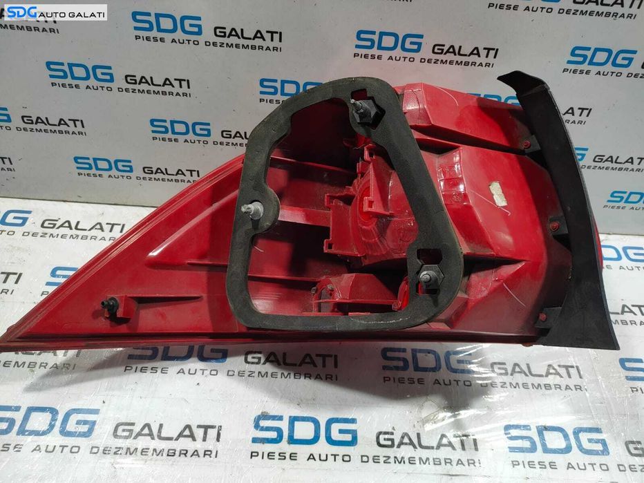 Stop Lampa Tripla Dreapta Volkswagen Golf 5 Break Combi 2004 - 2008 Cod 1K9945096D 1K9945112A [L4968]
