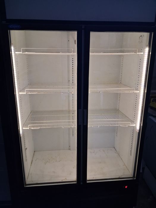 Холодильник двухдверный продаётся