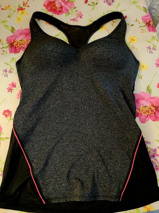 Топик женски.  Стильны , яркий .