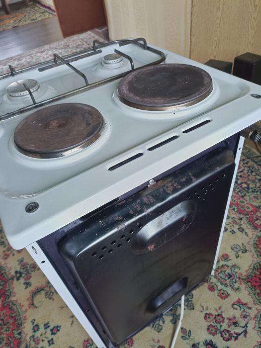 Продам электро газовую плиту
