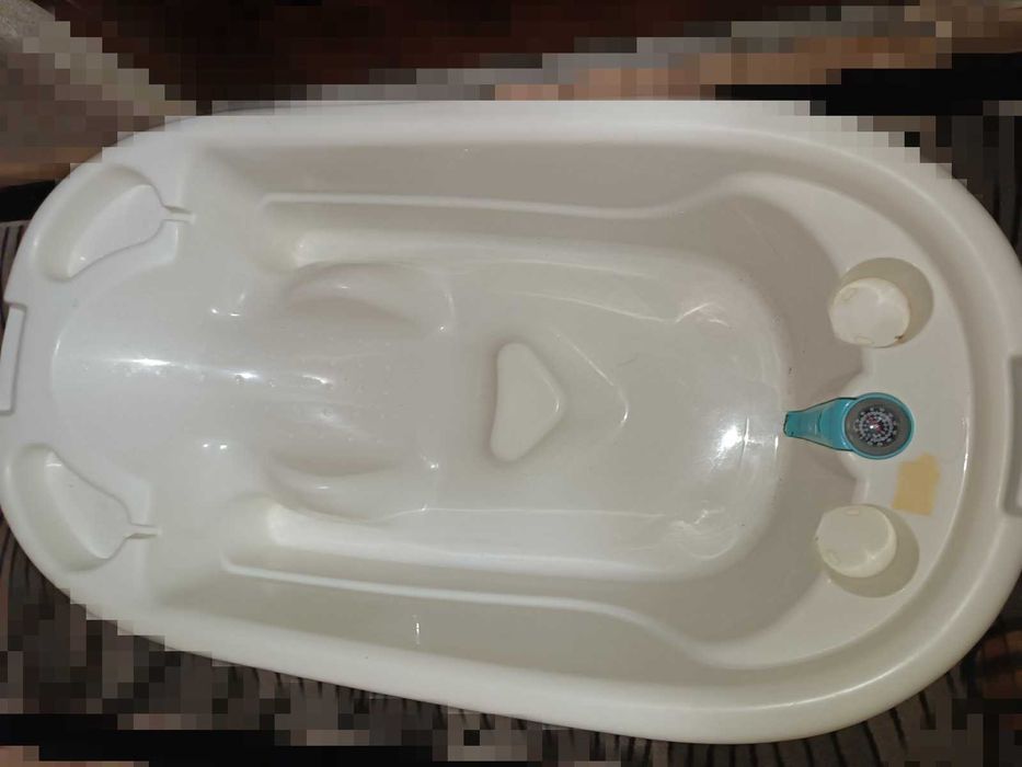 Бебешка вана с термометър