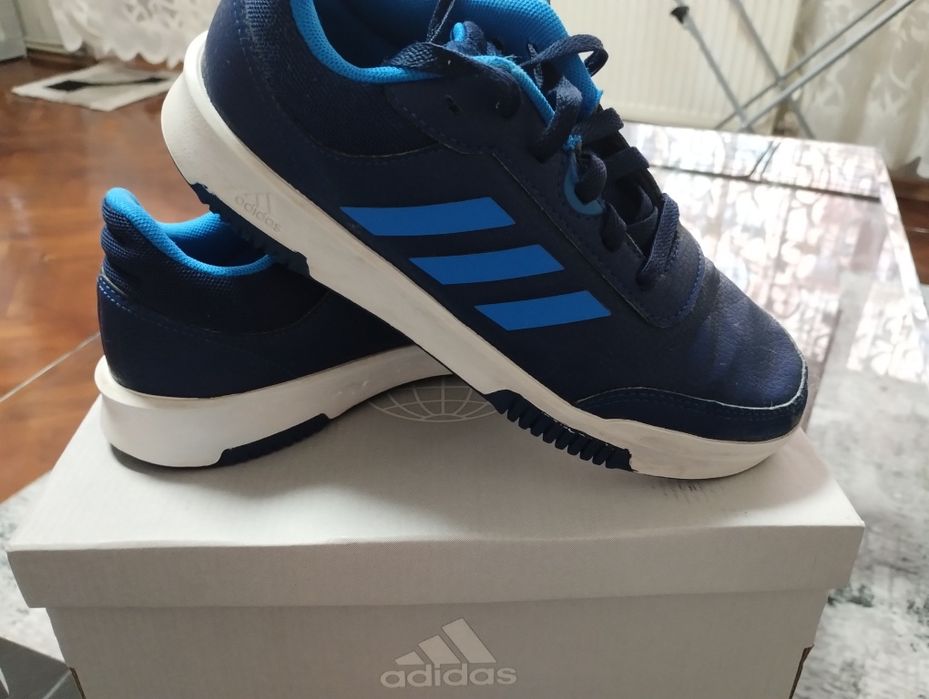 Адидас маратонки 37 1/3