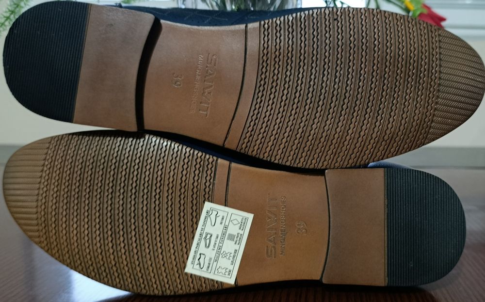 Продам мужскую обувь 39 размер.