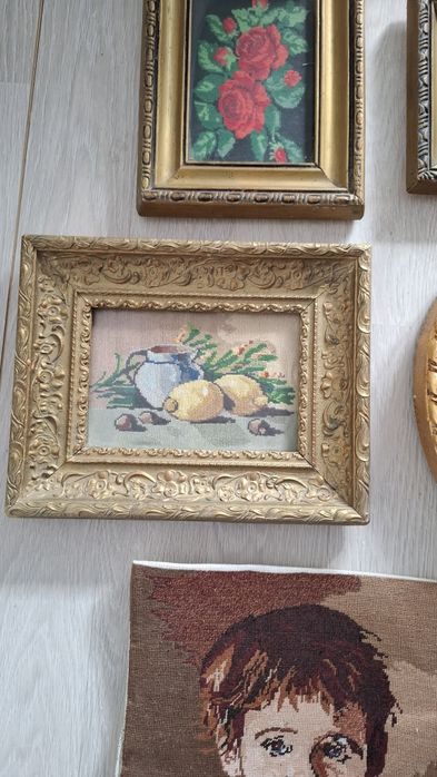 Vând goblenuri cusute inramate