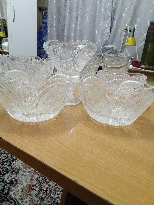 Салатницы хрусталь,ведерки для льда,супница.