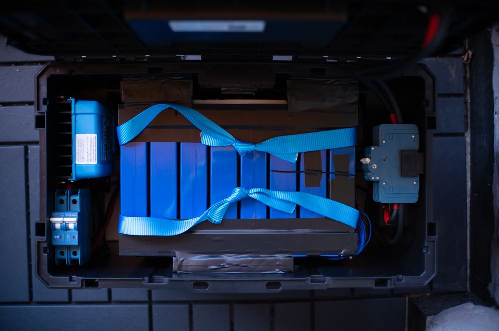 Продавам соларна станция + 6 броя гъвкави соларни панели