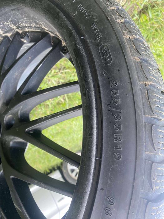 Jante BMW in 2 latimi cu cauciucuri noi de iarma pe 19