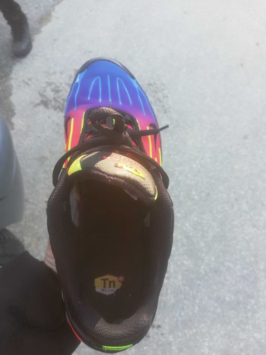 Продавам air max plus