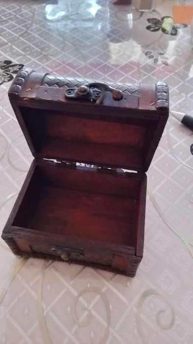 Ковчеже с метален обков