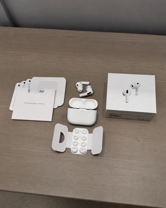 Vând AirPods Pro 3 noi, sigilate, nedesfăcute. Produsul este în ambalajul original