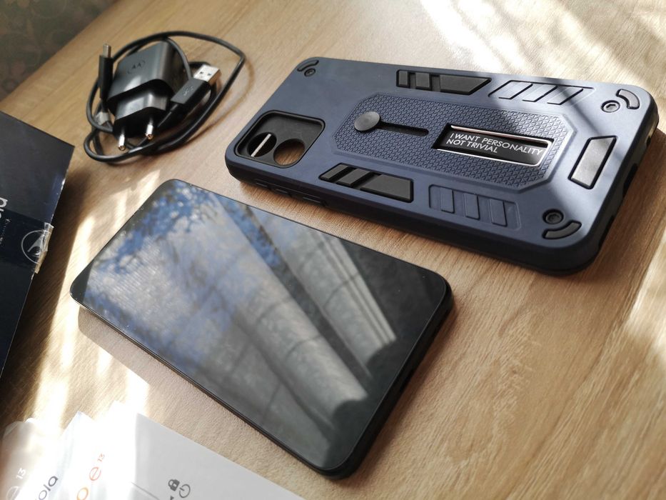 Смартфон Motorola Moto e13, 64GB, 2GB RAM, Cosmic Black - НОВ!