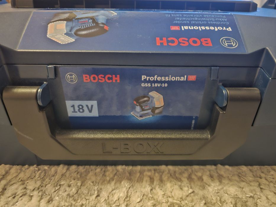 Vand șlefuitor oscilant profesional Heavy Duty Bosch GSS 18v-10 cu 3 tălpi schimbabile si L-Boxx