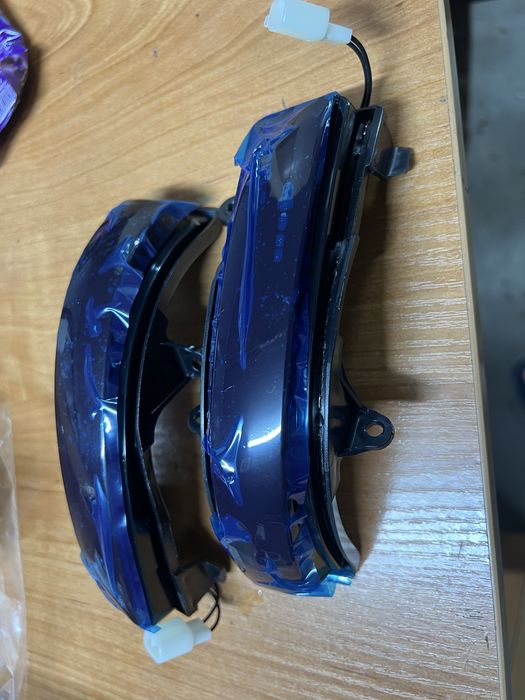 Бегущие поворотники в зеркала Prado 150