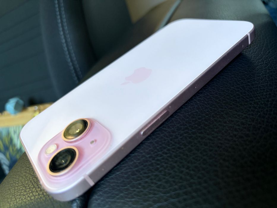 iPhone 15, 128 GB, розов - отлично състояние