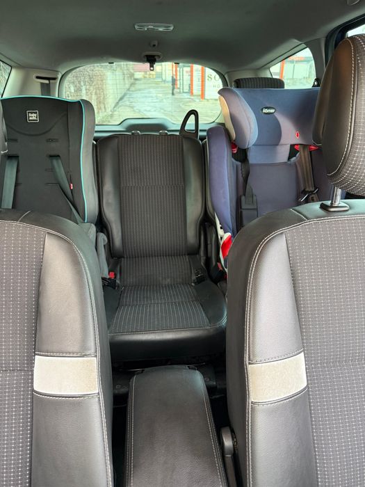 Vând Renault Grande Scenic