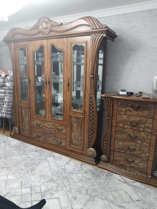 Мебель гостиная.сервант