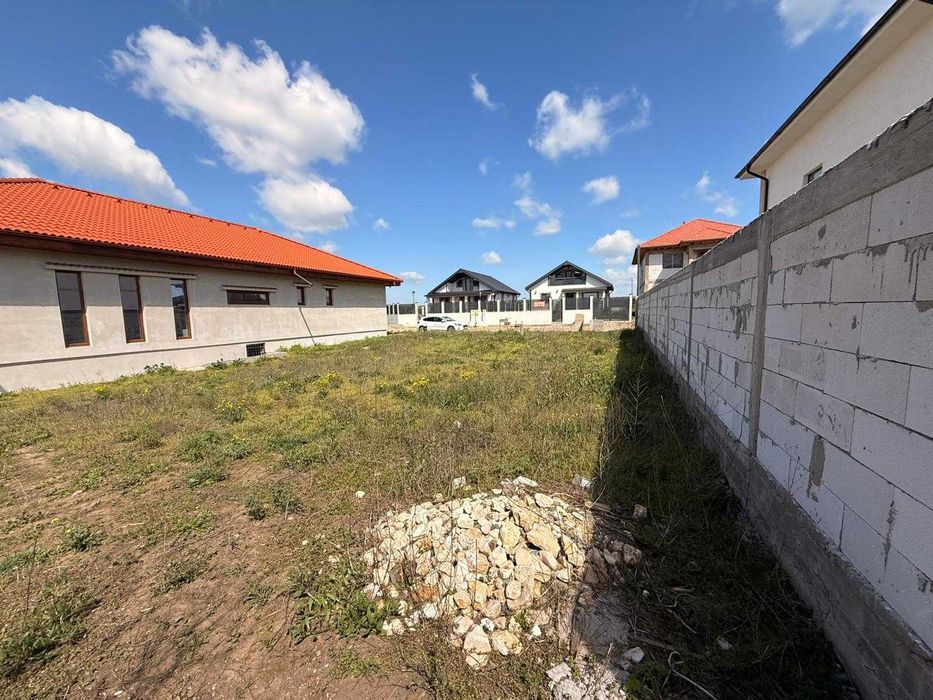 Teren intravilan pe partea dreapta Valu lui Traian, zona foarte buna, cartier nou
