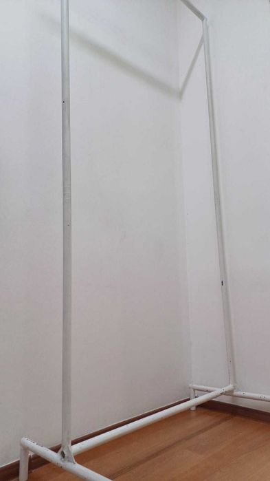 Железные вешалки