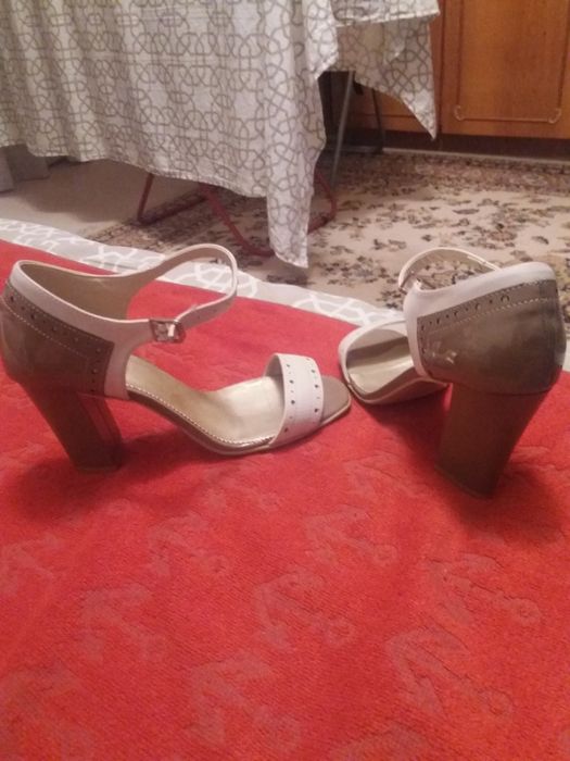 Vând Sandale ca noi