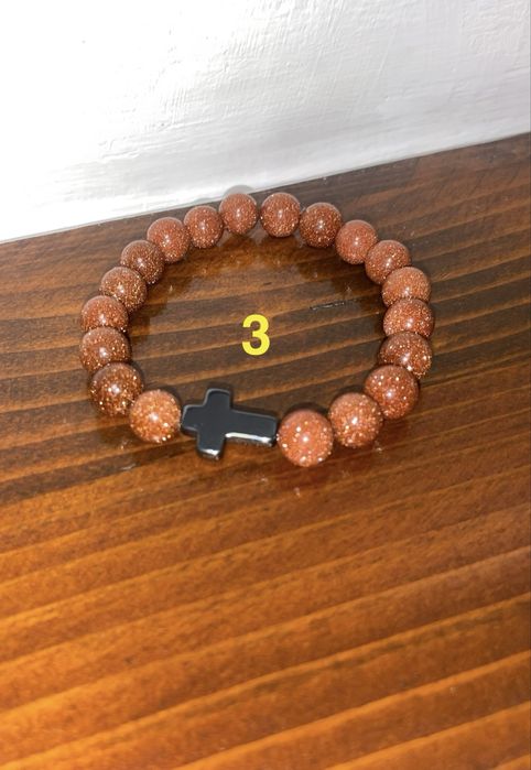 Гривни от естествени камъни