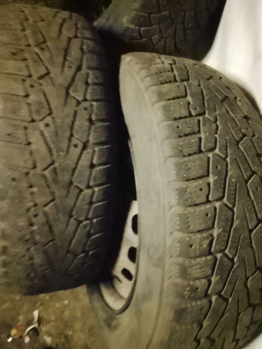 Продам резину с дисками на Ауди 100 С4.