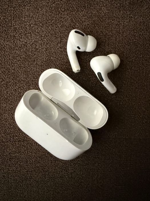 Apple Airpods Pro (1st Gen) с безжично MagSafe зареждане